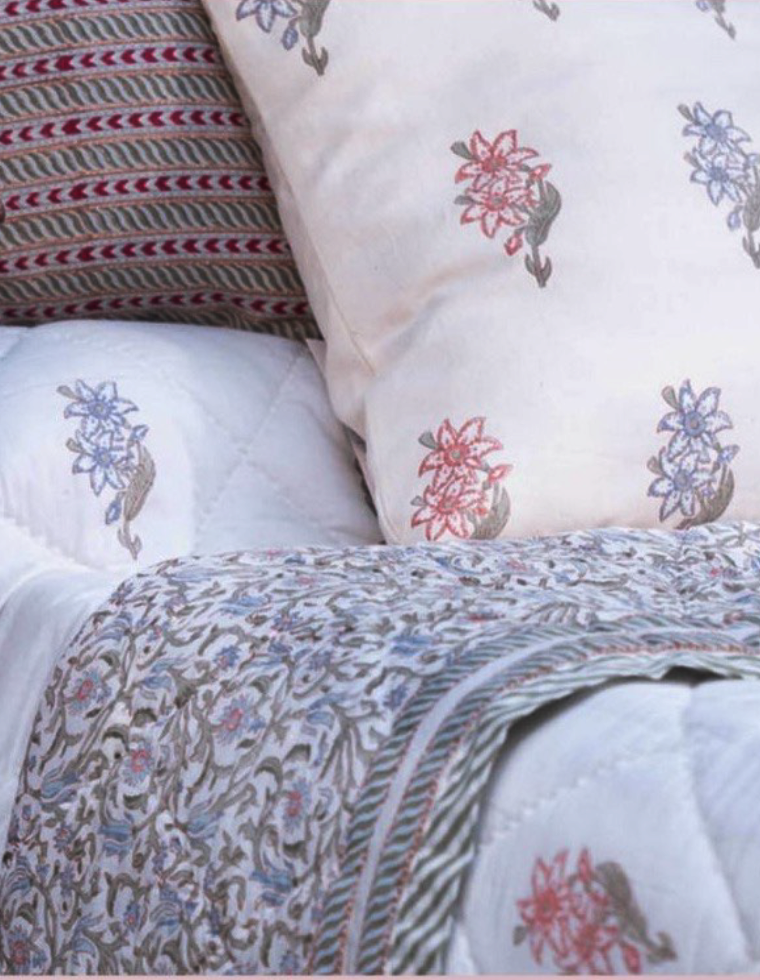 Bahar Cushion II Samar Sheikh